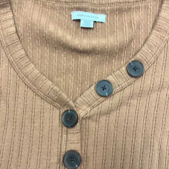 Super Cute American Eagle tee - Picture 3 of 5